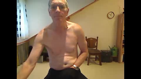 Snapshot of hankk54 chatting on January 16, 9:05 am hankk54 online show from January 16, 9:05 am