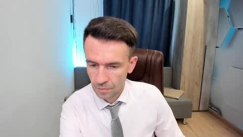 Snapshot of hard_and_juici chatting on October 3, 8:30 am Steve online show from October 3, 8:30 am