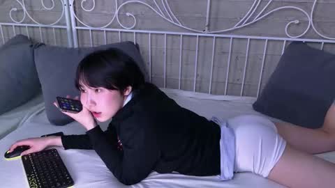 HEEJIN online show from November 16, 8:55 pm