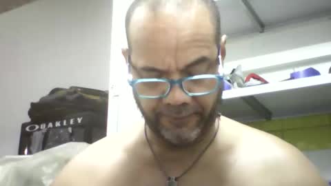 Snapshot of heistt chatting on October 18, 1:21 am Heist Stein online show from October 18, 1:21 am