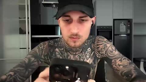 hellacozy online show from February 7, 4:52 am