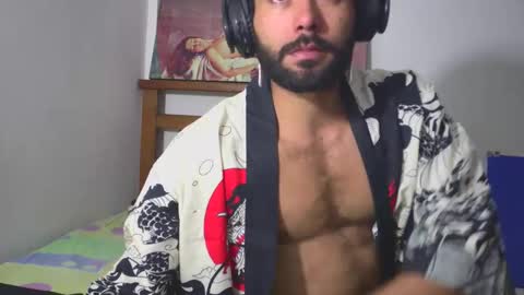 hideonbush online show from December 2, 4:32 pm