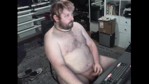 hipguy91 online show from December 17, 5:25 am