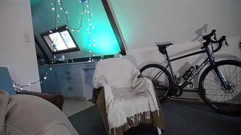 Hippie Jijm online show from February 14, 6:19 pm