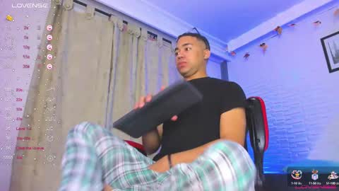 hot_dreams_x online show from January 15, 11:10 am