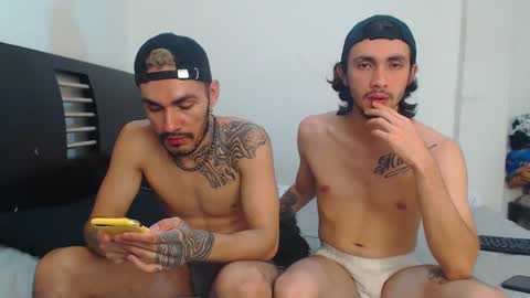 Snapshot of hot_sharks__ chatting on February 20, 1:40 pm Hot Sharks online show from February 20, 1:40 pm