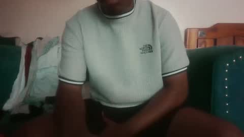 Snapshot of hotguyy001 chatting on September 19, 5:30 am hotguyy001 online show from September 19, 5:30 am