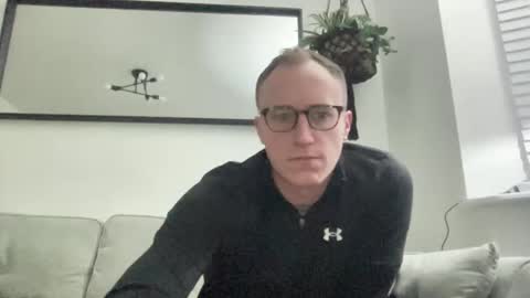 hotholby86 online show from December 7, 4:03 pm