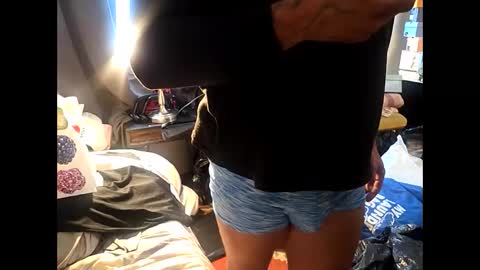 Snapshot of hotrox6942 chatting on October 12, 2:33 pm hotrox6942 online show from October 12, 2:33 pm