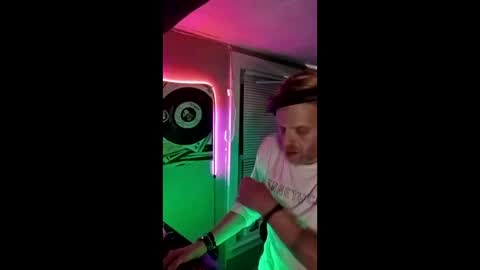 SeanPatrick online show from May 24, 9:37 am