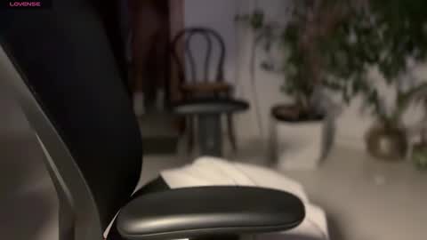 huge_moth online show from January 17, 12:13 am