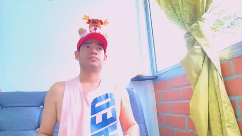 hugo_bighot online show from December 3, 1:32 pm