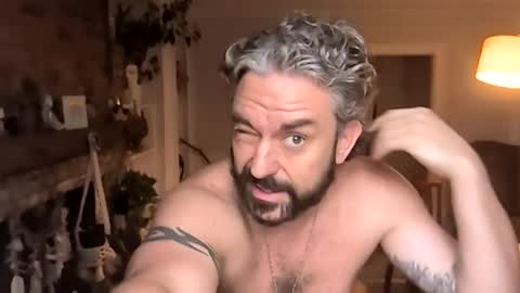 hungitalian40 online show from August 3, 12:33 pm