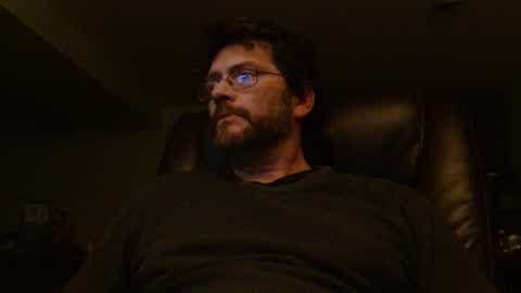 Snapshot of hunglonelyguy chatting on December 31, 3:12 am LonelyGuy online show from December 31, 3:12 am