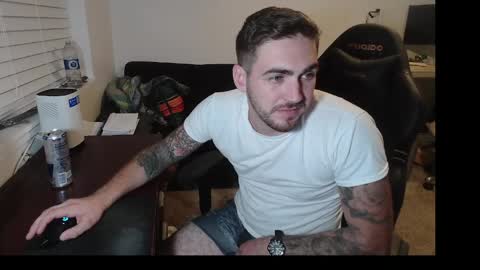 hungmtnman2256 online show from May 31, 3:51 am