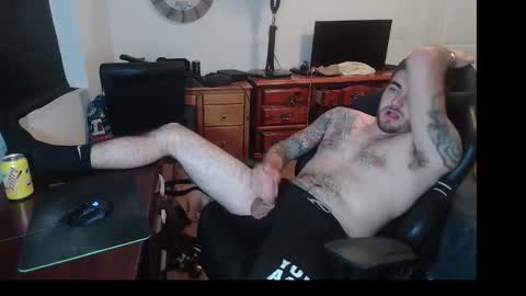 hungmtnman2256 online show from March 21, 4:49 am