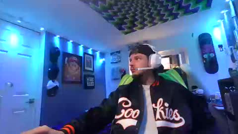 hungtxcock92 online show from October 12, 1:49 pm