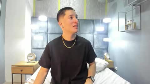 hunterheat_ online show from November 9, 12:20 pm