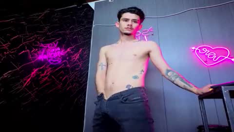 kelvis online show from November 23, 2:00 am