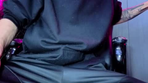 kelvis online show from November 15, 4:20 pm