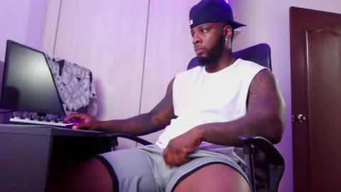 Mr H Independent model online show from May 26, 3:57 am