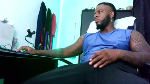 Mr H Independent model online show from October 30, 3:30 am