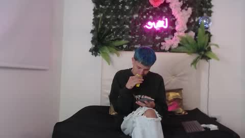 Snapshot of iam_lukas__ chatting on October 14, 3:02 am iam_lukas__ online show from October 14, 3:02 am