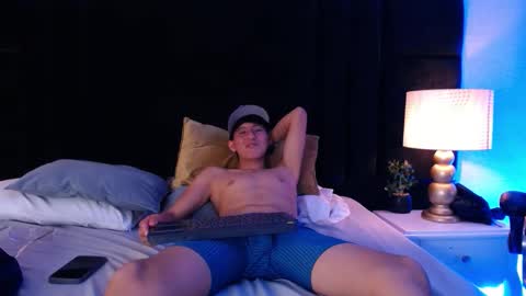 I A M   S M I T H S online show from February 19, 5:26 am