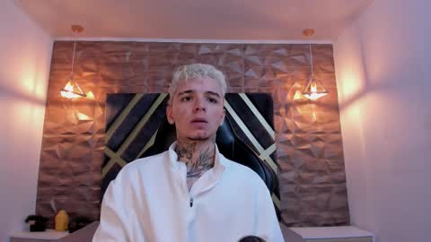 IAN CASTILLO online show from February 5, 11:28 am