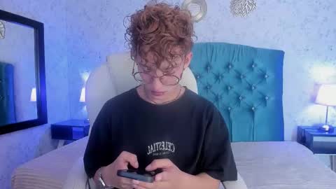 ian  online show from November 12, 4:40 am