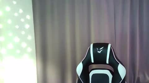 MAX online show from February 6, 5:51 pm