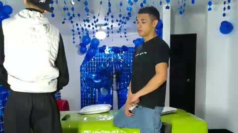 THOMAS AND DAMIAND online show from December 29, 6:16 pm