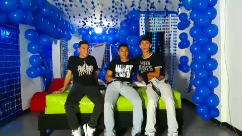 THOMAS AND DAMIAND online show from December 6, 6:06 pm