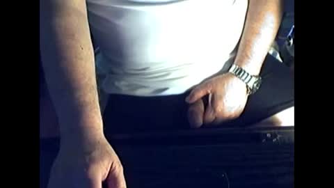 ikissuuuu online show from March 24, 4:12 pm