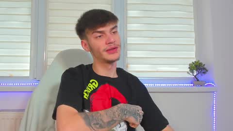 Snapshot of illusions888 chatting on December 20, 11:00 am D-Illusion online show from December 20, 11:00 am