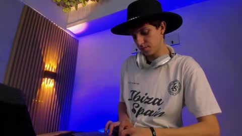 daren online show from May 24, 3:34 am