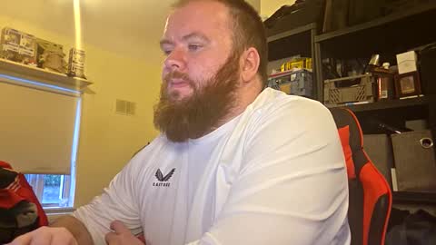 Snapshot of irishdaddy24 chatting on October 14, 5:09 pm twitter theirishman205 online show from October 14, 5:09 pm