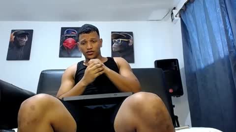 iron_arcia online show from May 1, 2:19 pm