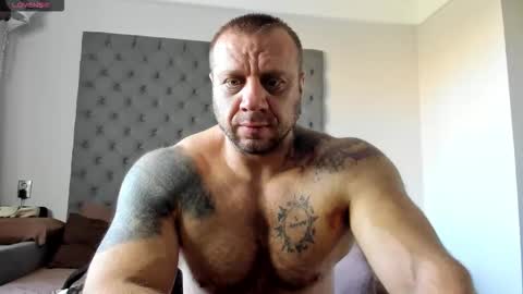 ironhulk22 online show from September 29, 8:35 am