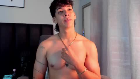 Snapshot of isaac_cryston chatting on February 24, 8:47 pm isaac_cryston online show from February 24, 8:47 pm
