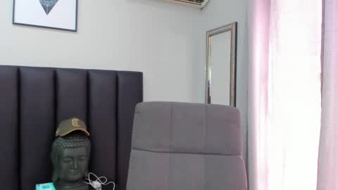 Snapshot of isaac_cryston chatting on February 8, 3:10 pm isaac_cryston online show from February 8, 3:10 pm