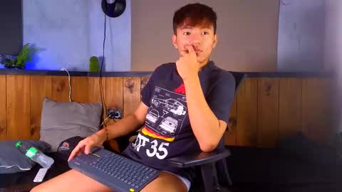 isaac_grimm online show from March 19, 3:54 am