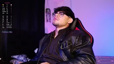 Isaac Saenz. online show from October 28, 11:07 pm