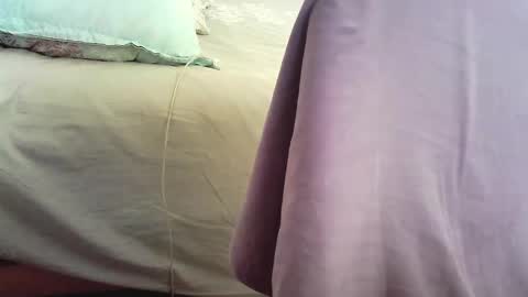 islandforfun online show from December 8, 7:22 pm