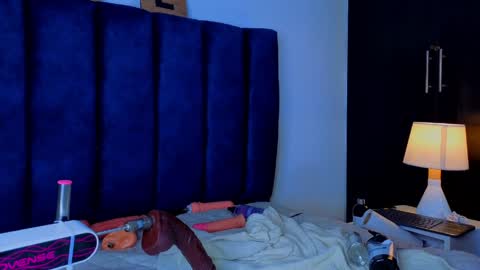 Issac online show from April 6, 1:35 am