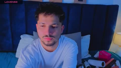 Issac online show from March 27, 2:49 am