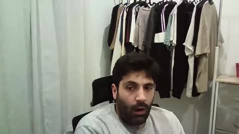 italianboybcn online show from January 18, 5:48 pm