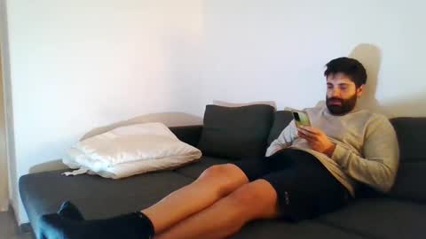 Snapshot of italianboybcn chatting on December 12, 8:03 am italianboybcn online show from December 12, 8:03 am