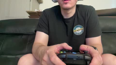 iwantyounow42069 online show from April 4, 12:35 pm