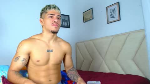 izaack online show from November 13, 3:39 pm